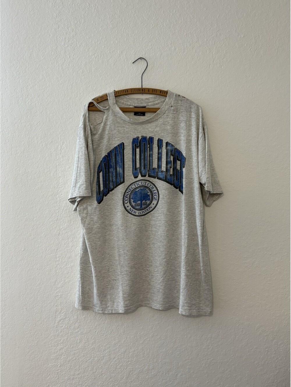 Vintage 90s Connecticut College Heavily Distressed And Faded Shirt Size Men’s XL